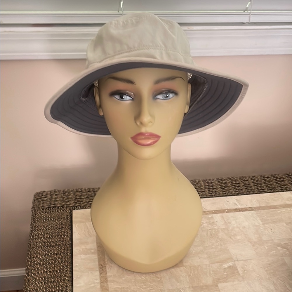 Cream Wide-Brimmed Sun Hat with Floppy Style